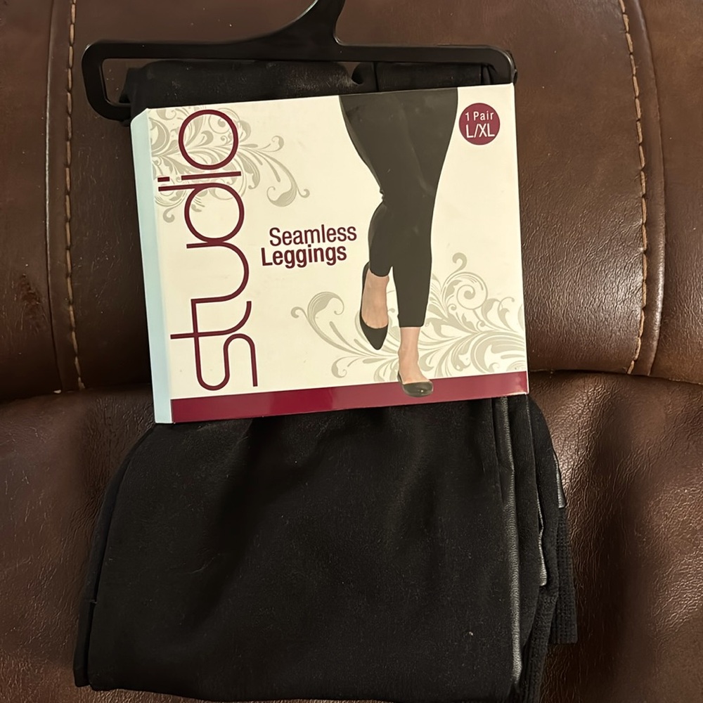 NWT seamless black leggings
